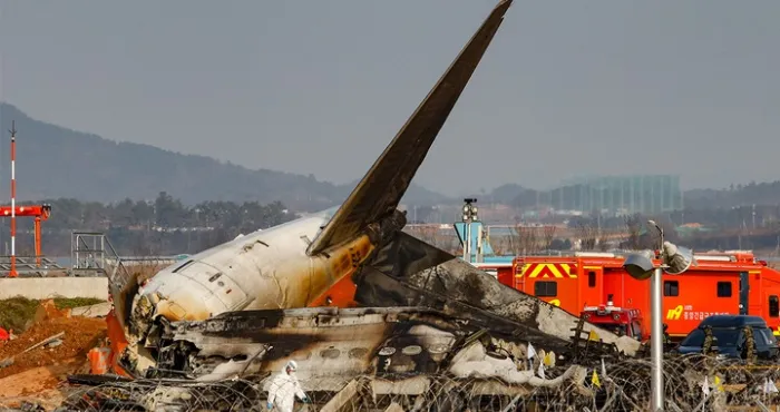 inde-crash-dun-avion-de-ligne-avec-242-passagers-a-ahmedabad-dans-une-zone-residentielle