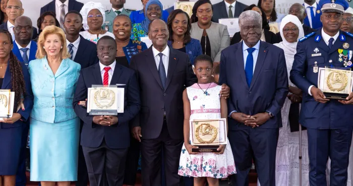 le-chef-de-letat-a-preside-la-ceremonie-solennelle-de-remise-des-prix-nationaux-dexcellence-2025
