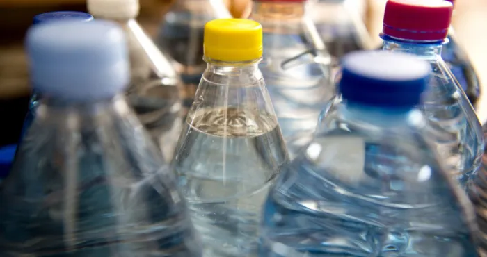 france-des-microplastiques-decouverts-dans-des-eaux-minerales