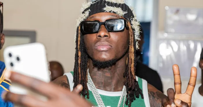 himra-pulverise-un-nouveau-record-il-est-le-premier-rappeur-ivoirien-a-rester-5-semaines-dans-le-top-200-snep