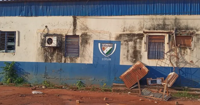 cote-divoire-des-manifestants-en-colere-saccagent-le-commissariat-du-2e-arrondissement-de-police-dabengourou