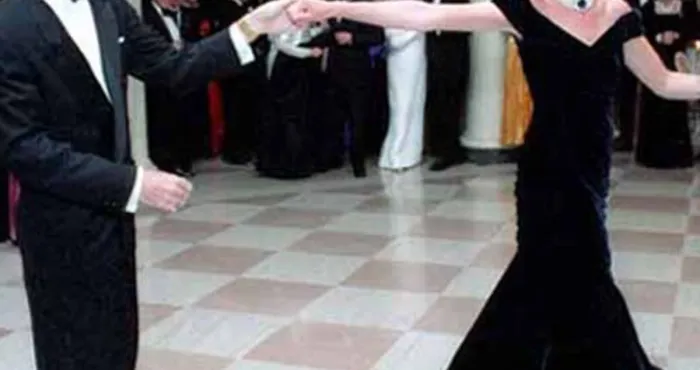 john-travolta-fait-des-revelations-sur-sa-danse-culte-avec-diana