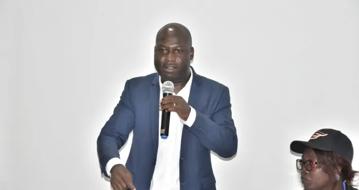 grogne-sociale-ministere-des-mines-du-petrole-et-de-lenergie-les-agents-mecontents-veulent-tout-bloquer-le-ministre-camara-thomas-interpelle