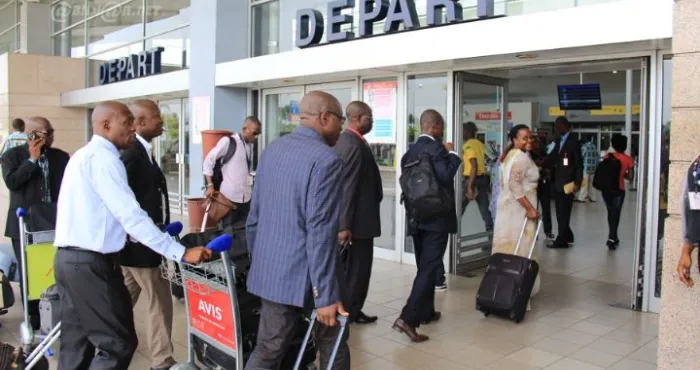 aeroport-fhb-covid-19-des-passagers-refoules-malgre-les-deux-doses-de-vaccin-administrees-et-le-test-pcr-dans-le-delai