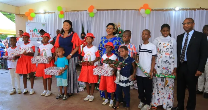arbre-de-noel-adama-kamara-comble-les-pensionnaires-de-lecole-des-aveugles