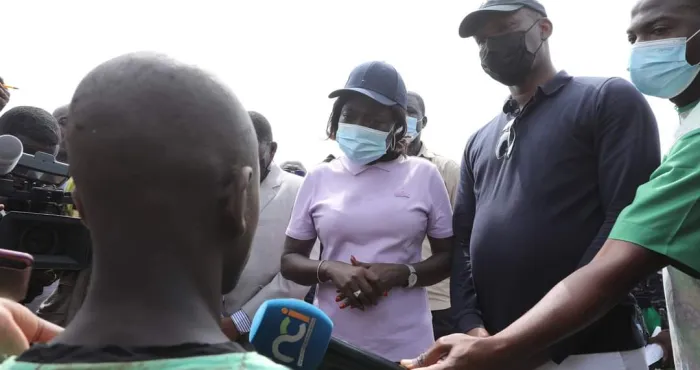cote-divoire-mariatou-kone-et-mamadou-toure-rendent-visite-aux-eleves-fauteurs-de-troubles