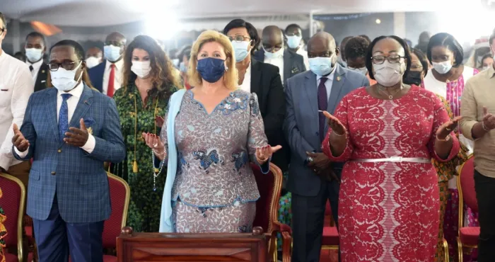 noel-a-assinie-mafia-dominique-ouattara-vient-au-secours-de-la-paroisse-detruite
