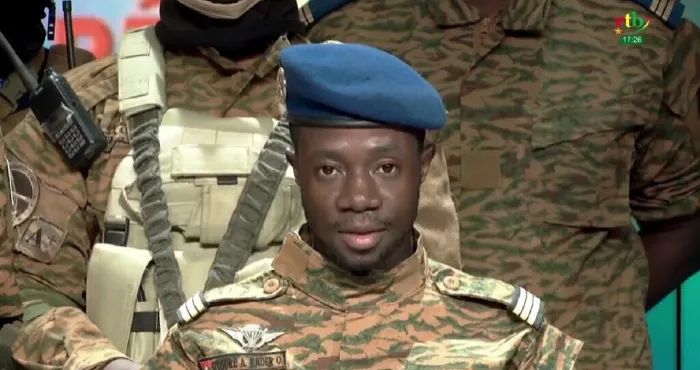 les-militaires-annoncent-la-prise-du-pouvoir-au-burkina