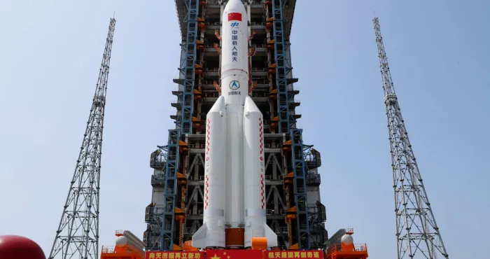 retour-des-debris-dune-fusee-chinoise-lheure-et-le-lieu-ou-ils-vont-secraser