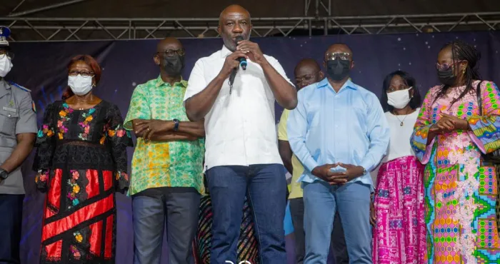 abengourou-roger-felix-adom-offre-bonjour-2022-a-ses-populations