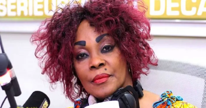 absente-a-lanniversaire-de-la-fille-darafat-tina-glamour-clashe-carmen-et-sexplique