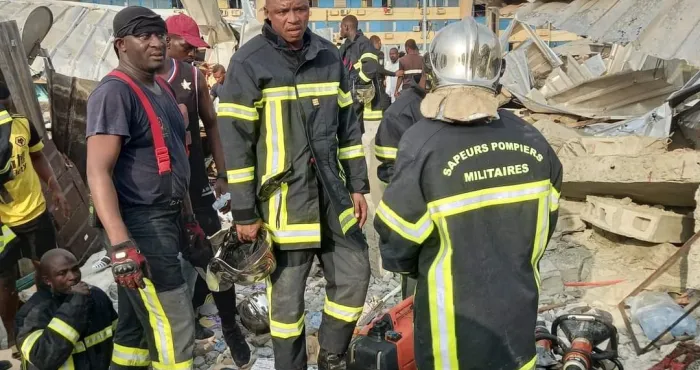 drame-a-treichville-un-immeuble-seffondre-et-fait-5-morts