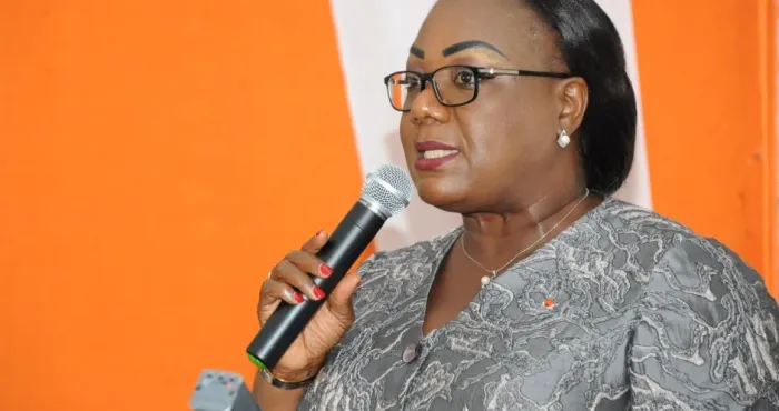 fonction-publique-pourquoi-on-en-veut-a-anne-ouloto