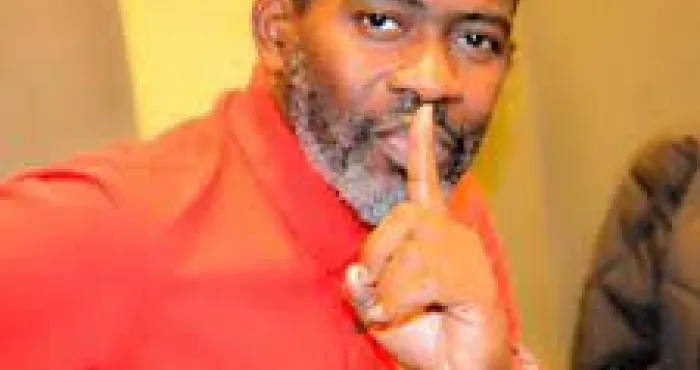 deces-de-jean-roger-adom-le-zouglou-et-les-artistes-ivoiriens-pleurent-un-visionnaire