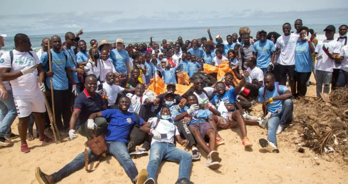 cote-divoire-salubrite-400-commando-a-lassaut-des-dechets-des-plages-de-grand-bassam
