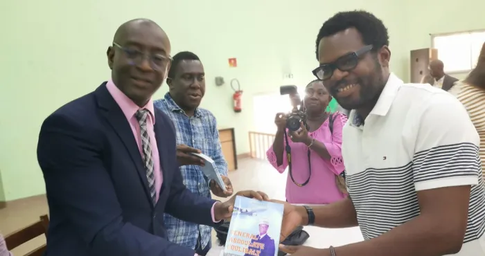 litterature-traore-moussa-presente-general-abdoulaye-coulibaly-le-parcours-exceptionnel-du-pilote-de-fhb