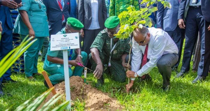 restauration-du-couvert-forestier-ivoirien-le-premier-ministre-patrick-achi-et-une-vingtaine-dautres-personnalites-participent-a-une-operation-de-planting-darbres