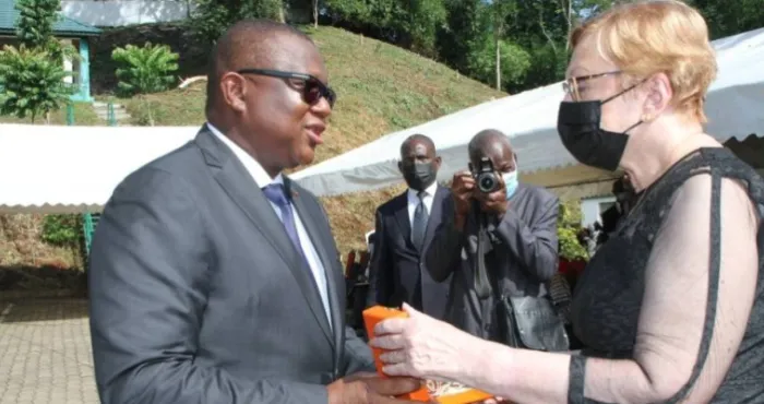 fologo-eleve-au-grade-de-commandeur-dans-lordre-du-merite-de-la-communication-a-titre-posthume