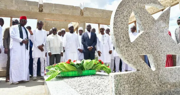 cote-divoire-elu-president-de-lassemblee-nationale-adama-bictogo-se-recueille-sur-les-tombes-de-amadou-gon-hamed-bakayoko-et-amadou-soumahoro
