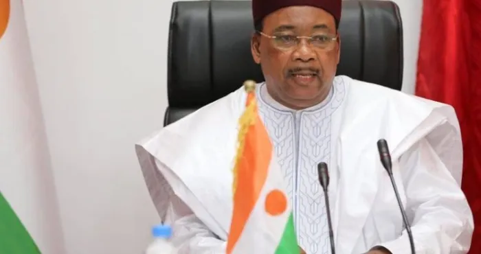 le-mediateur-de-la-cedeao-pour-le-burkina-faso-mahamadou-issoufou-a-ouagadougou
