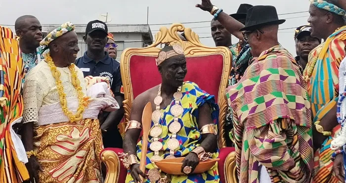 intronisation-anono-nanan-djorogo-recoit-ses-attributs-de-chef