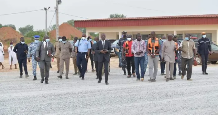 obseques-du-pm-amadou-kone-inspecte-les-travaux-de-laeroport