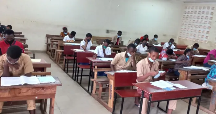 cote-divoire-plus-de-300-000-candidats-passent-leur-bac