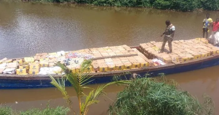 direction-regionale-daboisso-saisie-de-1353-cartons-de-liqueur-a-assouinde