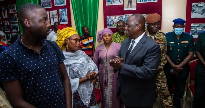 soldats-ivoiriens-au-mali-tene-birahima-ouattara-apporte-les-nouvelles-aux-familles-2