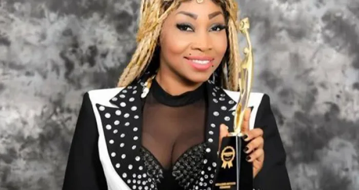 interview-vitale-artiste-chanteuse-fait-de-grandes-confidences-je-nai-pas-de-lecons-a-recevoir