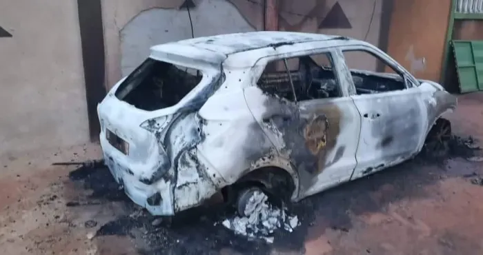 bouna-qui-en-veut-aux-vehicules-administratifs