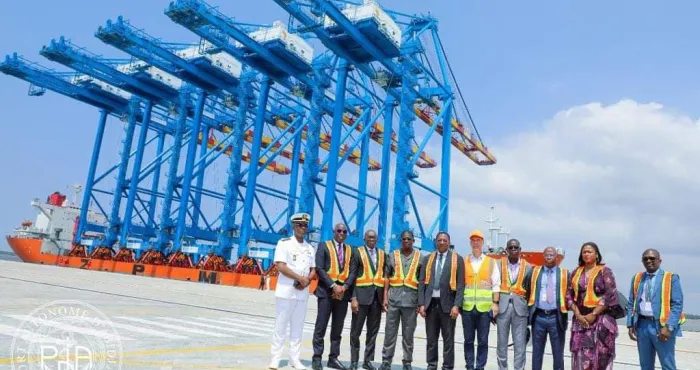 2e-terminal-du-port-autonome-dabidjan-6-nouveaux-portiques-et-7-grues-portiques-a-roues-rtg-receptionnes