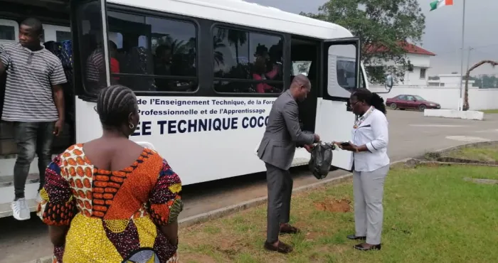 enseignement-technique-100-eleves-et-etudiants-ivoiriens-en-route-pour-une-importante-mission-au-ghana