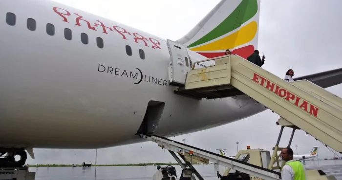 insolite-un-boeing-737-rate-la-piste-datterrissage-les-pilotes-setaient-endormis