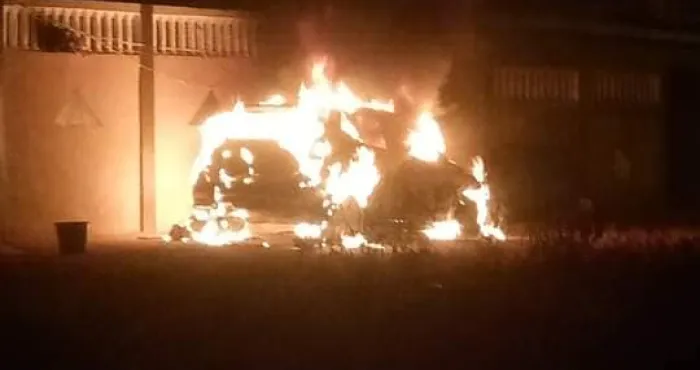 incendies-de-vehicules-a-bouna-le-directeur-de-lhopital-vise