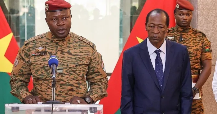burkina-faso-paul-henri-damiba-a-rencontre-lancien-president-compaore-a-abidjan