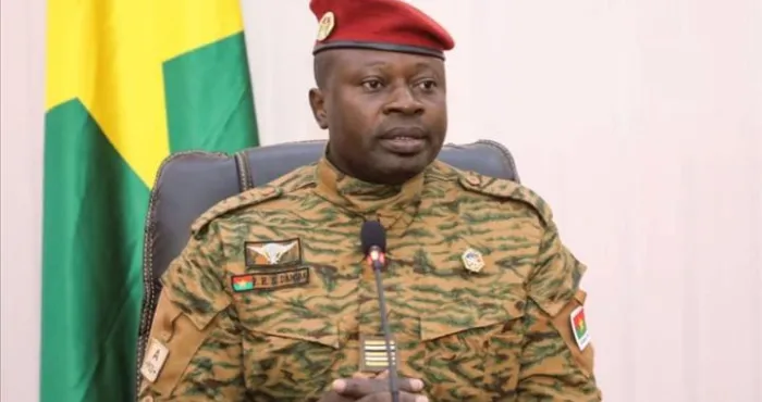 burkina-faso-la-defense-entre-les-mains-de-damiba