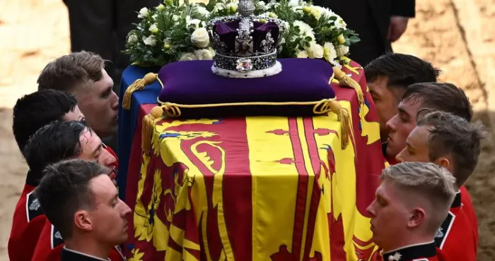 angleterre-les-britanniques-font-leurs-a-dieu-elizabeth-ii