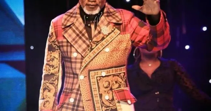 acculee-la-danseuse-de-koffi-olomide-recadre-les-internautes