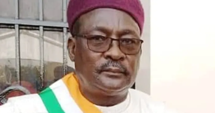 un-ministre-nigerien-sen-prend-a-la-junte-malienne