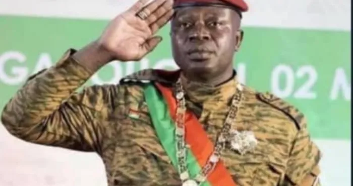bruits-de-botte-a-ouagadougou-damiba-aux-commandes-voici-les-dernieres-informations