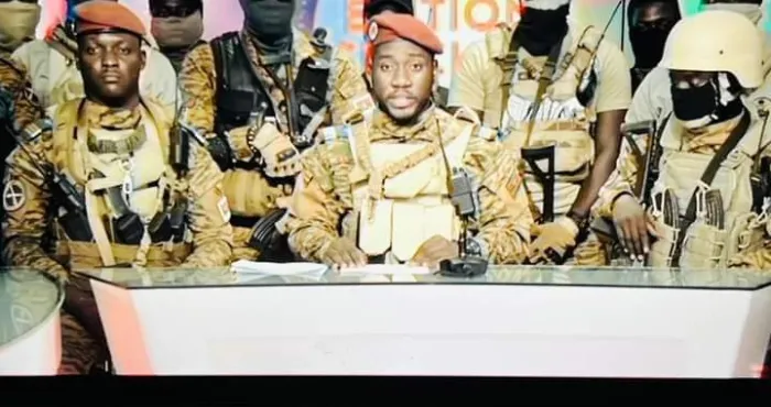 burkina-faso-le-capitaine-traore-chasse-le-colonel-damiba-a-la-tete-de-la-junte