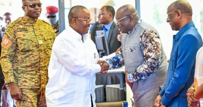 crise-au-sein-de-la-junte-la-cedeao-tourne-la-page-damiba-et-soutient-le-peuple-burkinabe