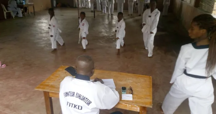taekwondo-ligue-de-yopougon-plusieurs-athletes-valident-la-passation-de-grades