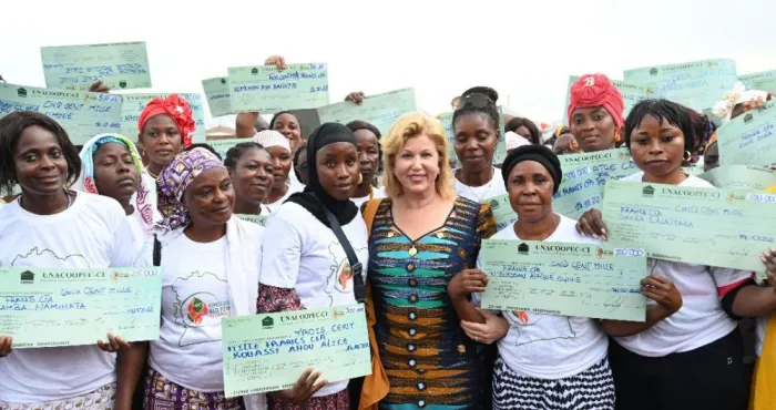 autonomisation-de-la-femme-dominique-ouattara-dote-les-femmes-du-belier-de-300-millions-fcfa