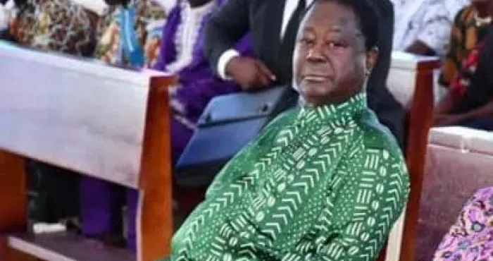 pdci-bedie-pique-une-crise-en-pleine-messe-a-la-cathedrale-et-est-evacue