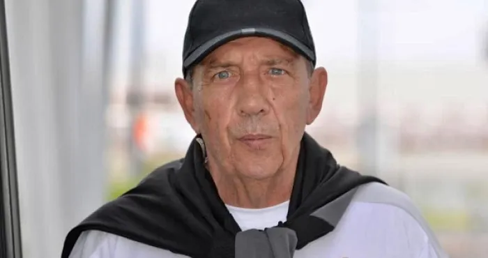 football-elephants-le-coach-jean-louis-gasset-devoile-son-plan-secret-pour-construire-un-collectif