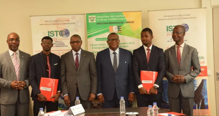 entrepreneuriat-jeune-le-ministre-adama-kamara-comble-des-etudiants