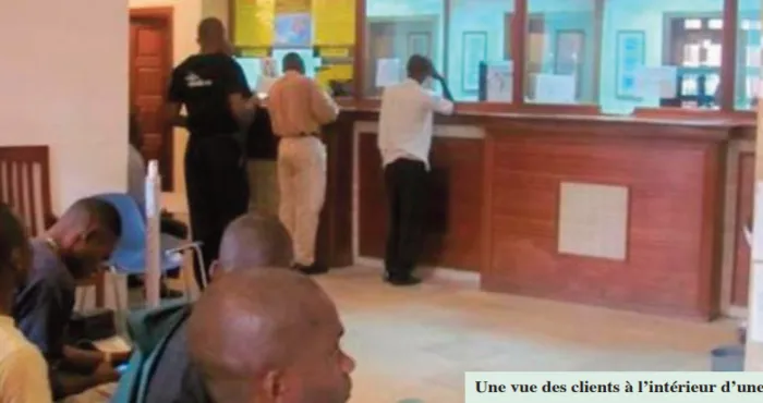 enquete-express-prelevements-abusifs-problemes-aux-guichets-lourdeurs-la-grosse-colere-des-clients-des-banques