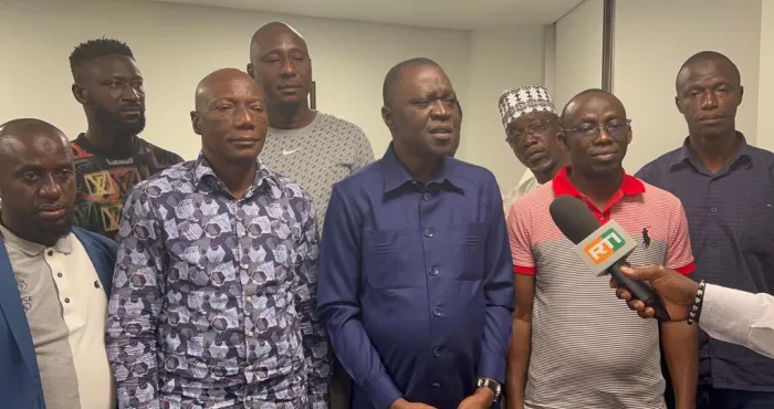 chauffeur-de-taxi-tue-a-yopougon-le-ministre-de-tutelle-aux-cotes-des-transporteurs
